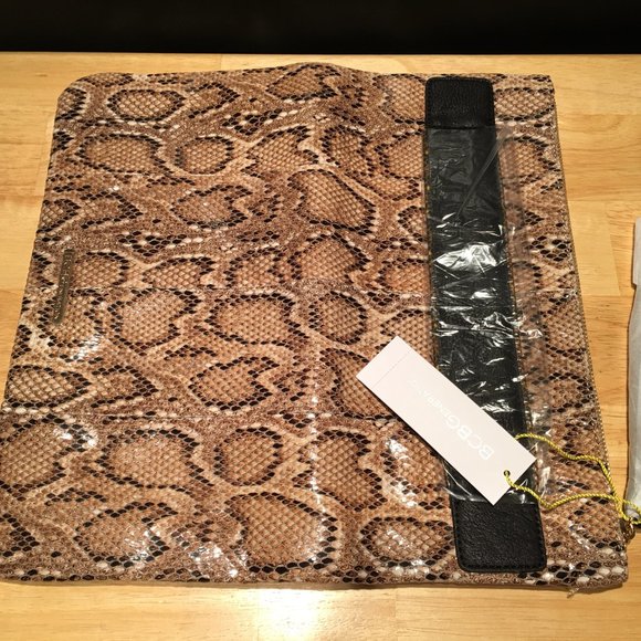 BCBGeneration Ready To Roll Foldover Clutch Dark Nude Snake Prints New With Tag - Picture 8 of 16